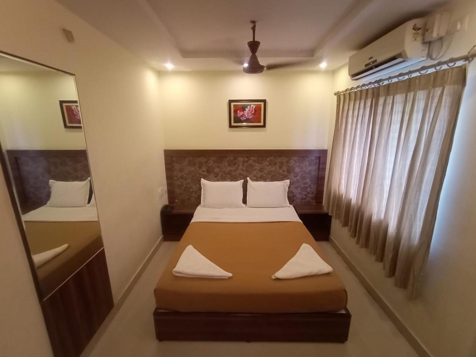 Hotel Aditya Mysuru Zewnętrze zdjęcie