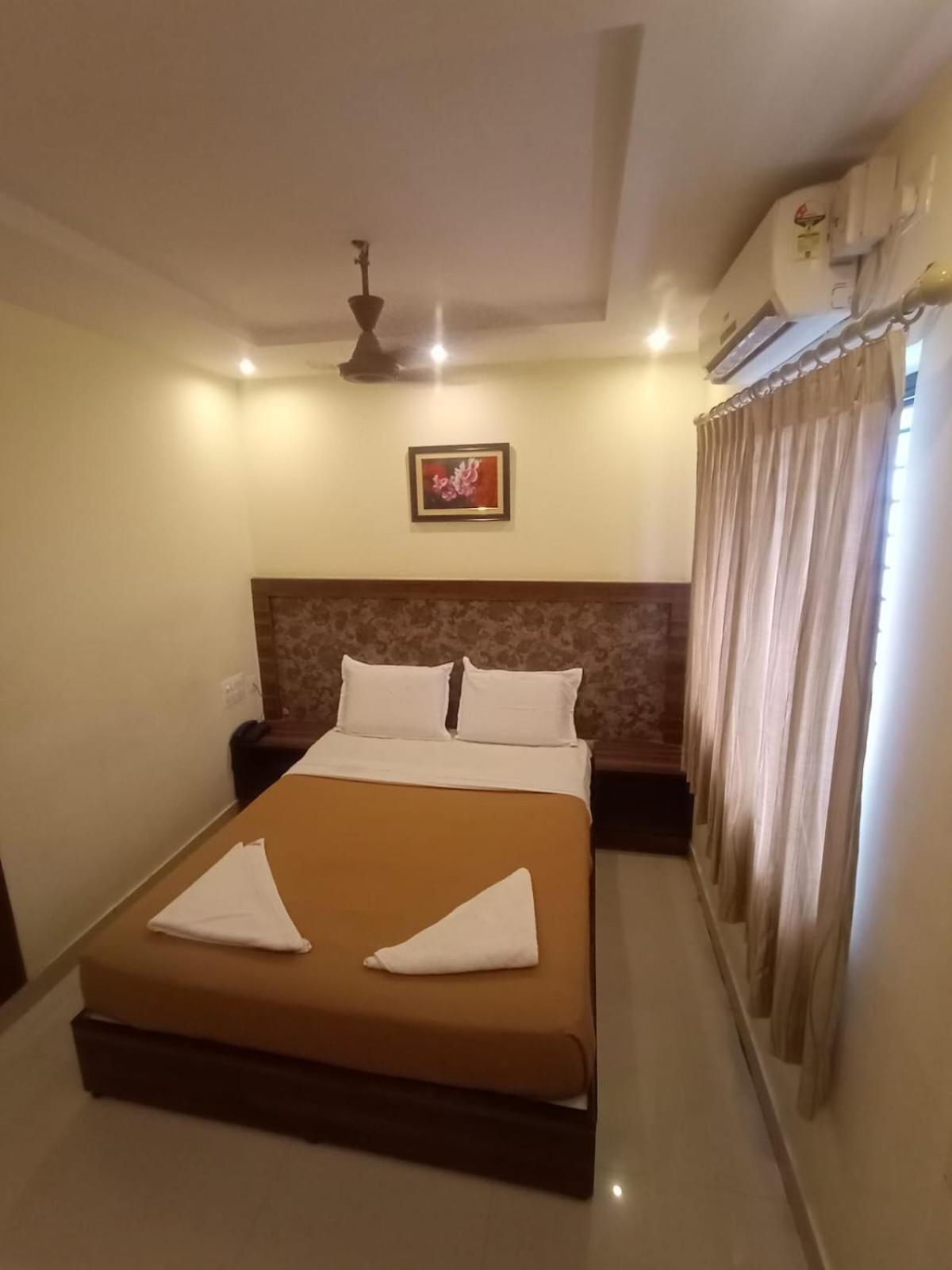 Hotel Aditya Mysuru Zewnętrze zdjęcie